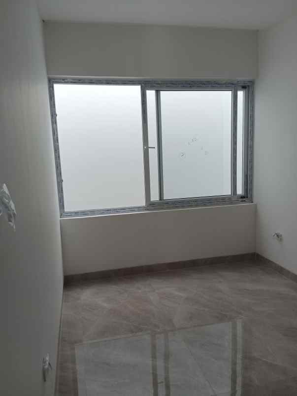 rumah baru minimalis siap huni di taman surya 5