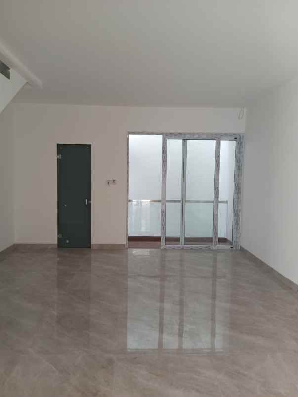 rumah baru minimalis siap huni di taman surya 5