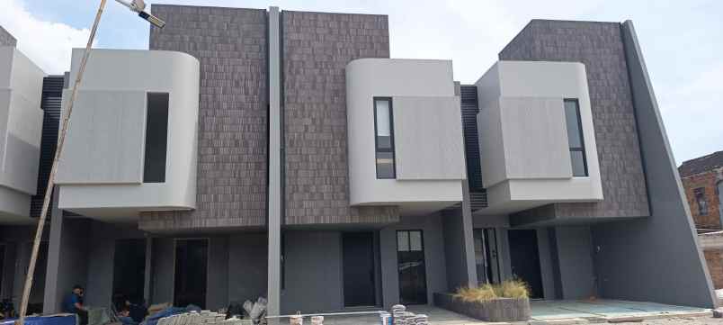 rumah baru modern dalam cluster di jatibening