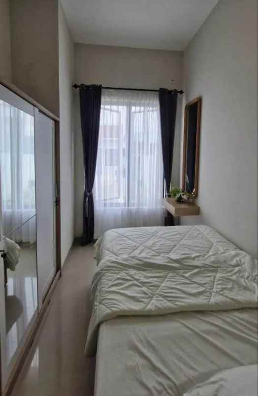 rumah baru modern dekat exit tol malang