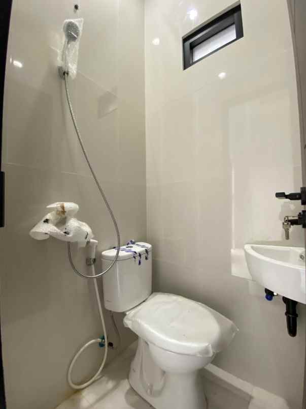 rumah baru non cluster jatiwaringin bekasi dekat tol