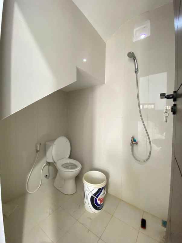 rumah baru non cluster jatiwaringin bekasi dekat tol