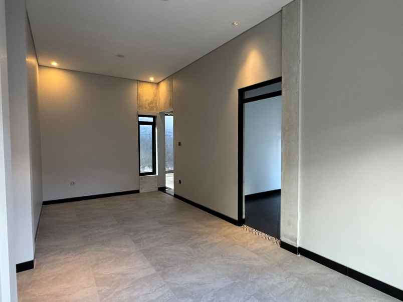 rumah baru tipe besar desain modern di kalasan sleman