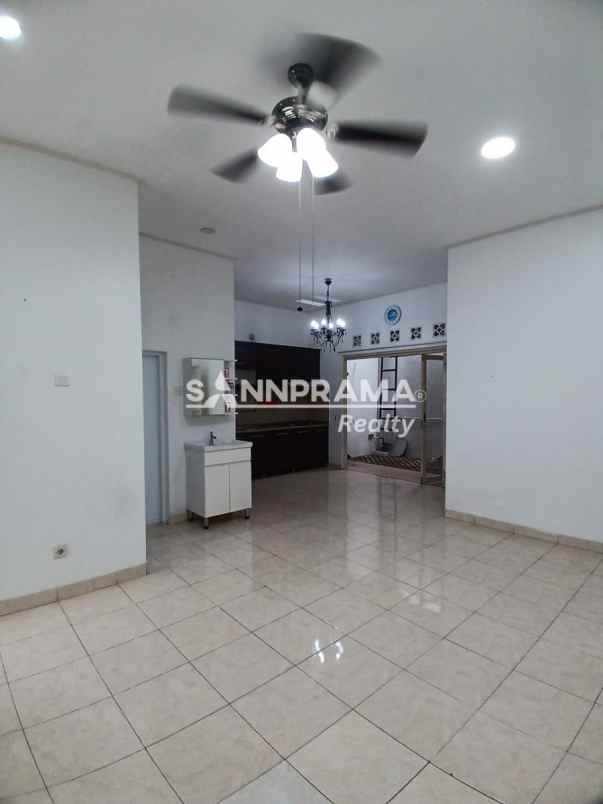 rumah cantik siap huni di pancoran mas