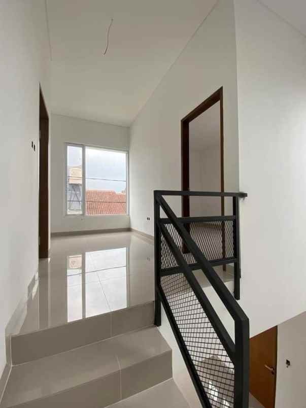 rumah cisaranten kulon