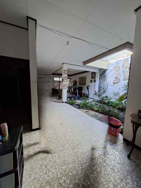 rumah dharmahusada indah strategis bagus