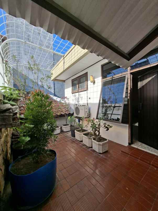 rumah dharmahusada indah strategis bagus