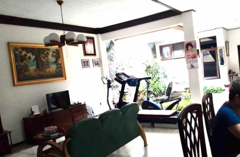 rumah dharmahusada indah strategis bagus