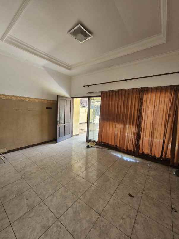 rumah dharmahusada strategis row jalan 3 mobil