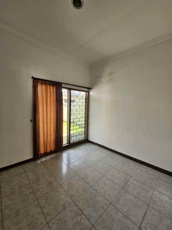 rumah dharmahusada strategis row jalan 3 mobil