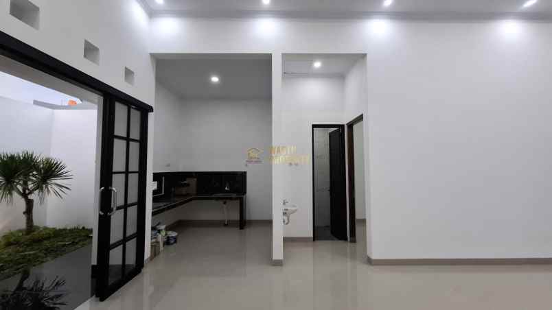 rumah elegan ngaglik desain minimalis bisa kpr