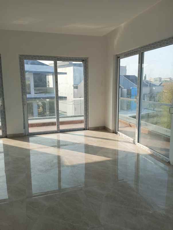 rumah hook baru minimalis di taman surya 5