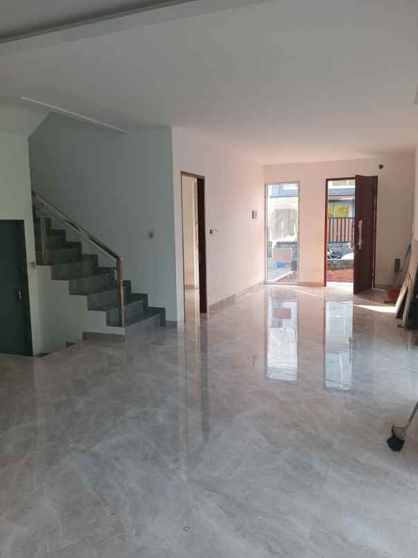 rumah hook baru minimalis di taman surya 5