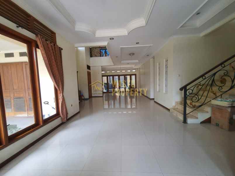 rumah hook tanah luas di lenteng agung dekat kampus