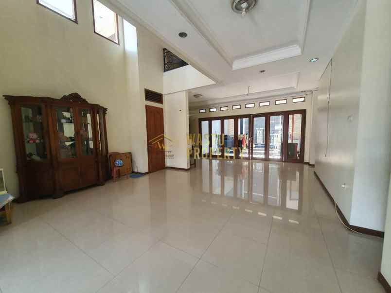 rumah hook tanah luas di lenteng agung dekat kampus