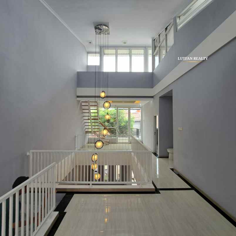 rumah jagakarsa secondary dalam cluster