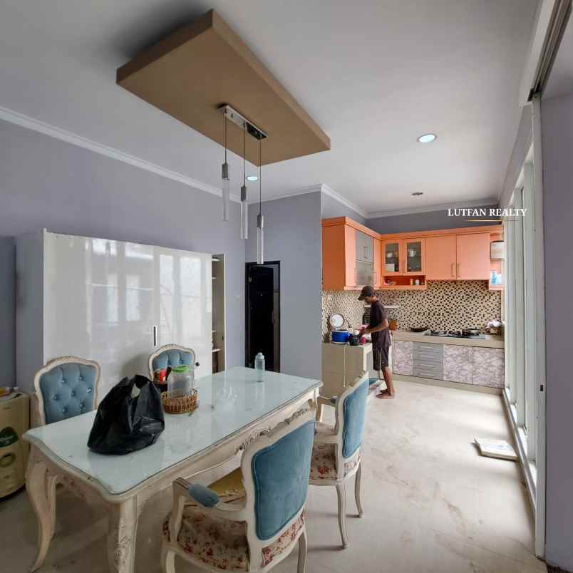 rumah jagakarsa secondary dalam cluster