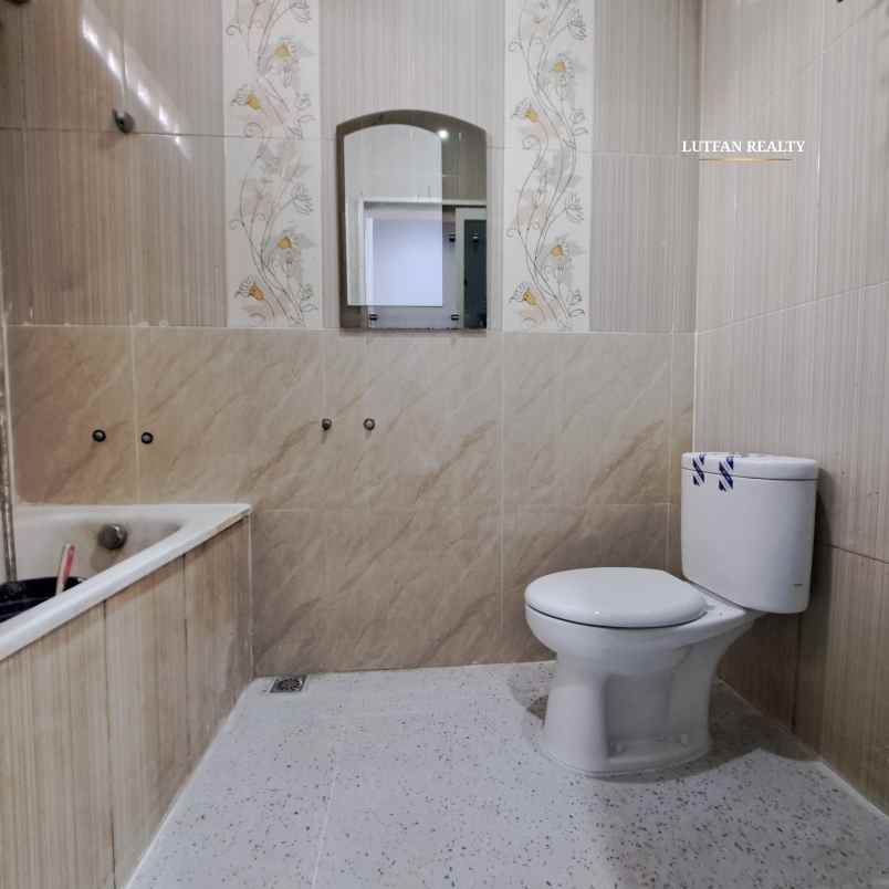 rumah jagakarsa secondary dalam cluster