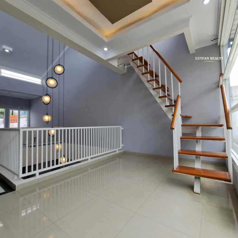 rumah jagakarsa secondary dalam cluster