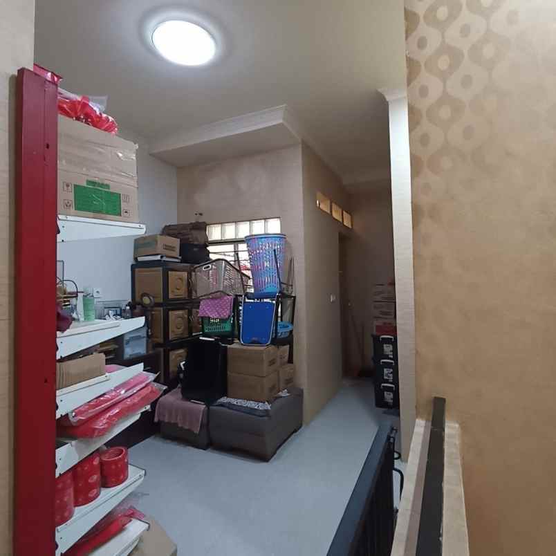 rumah jl river garden boulevard