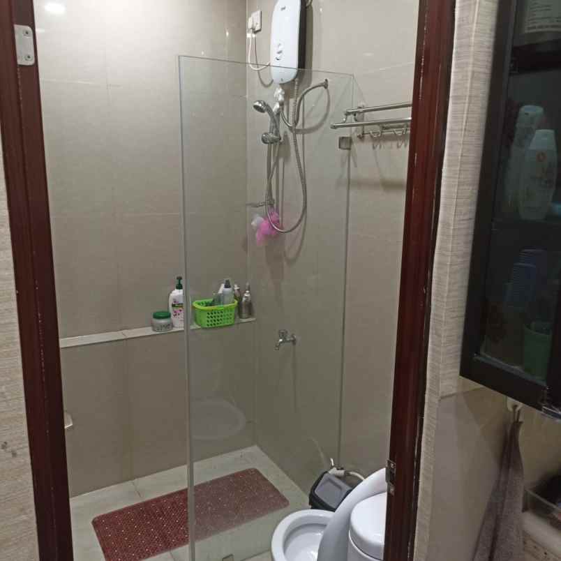 rumah jl river garden boulevard