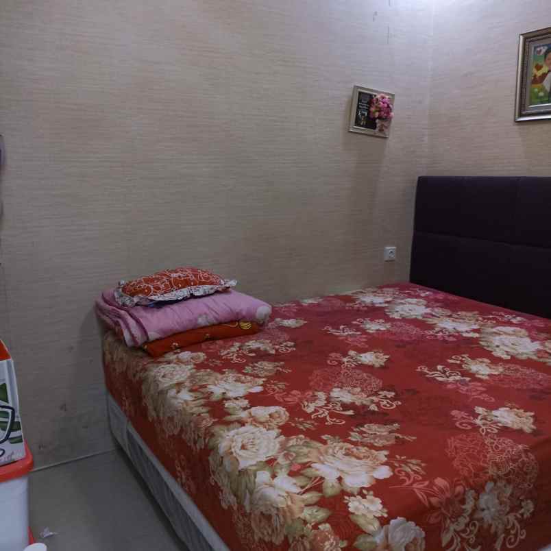 rumah jl river garden boulevard