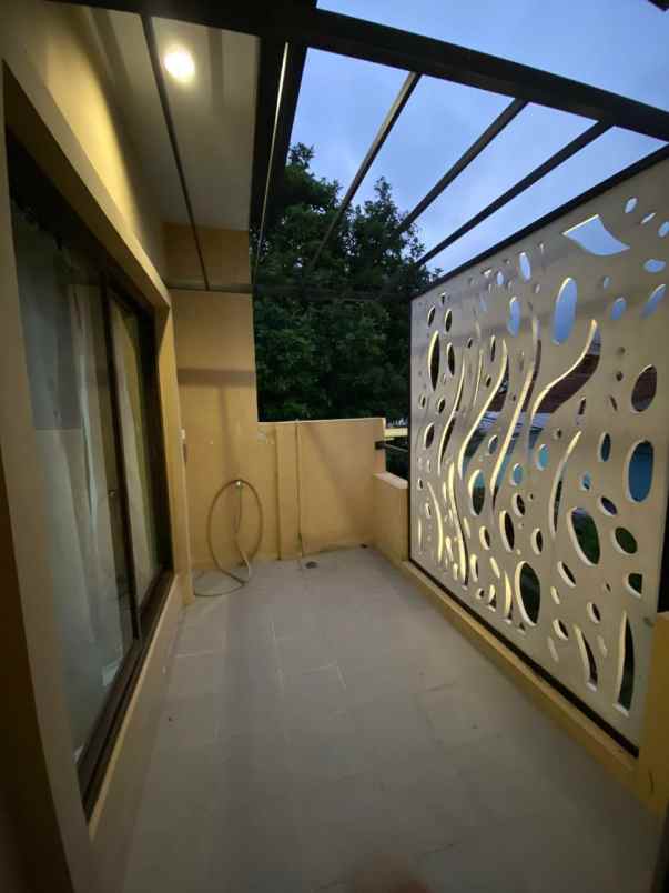 rumah jl smp ceger kec cipayung