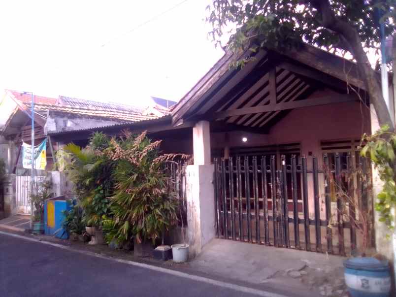rumah lama lokasi bagus