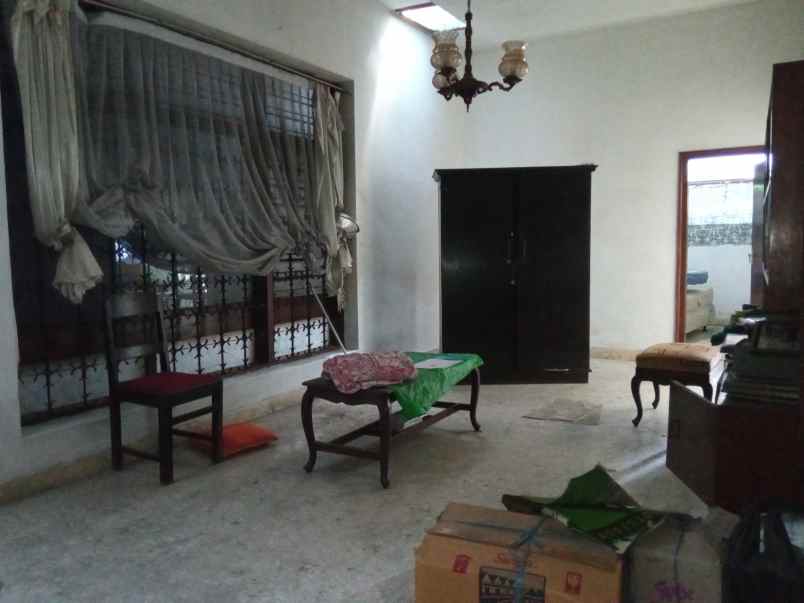 rumah lebar dekat lapangan rampal dijual cepat