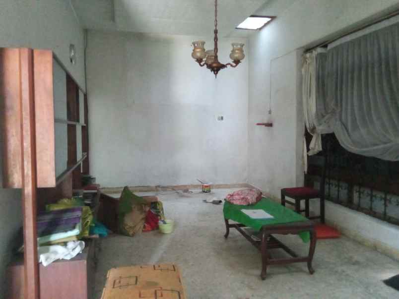 rumah lebar dekat lapangan rampal dijual cepat