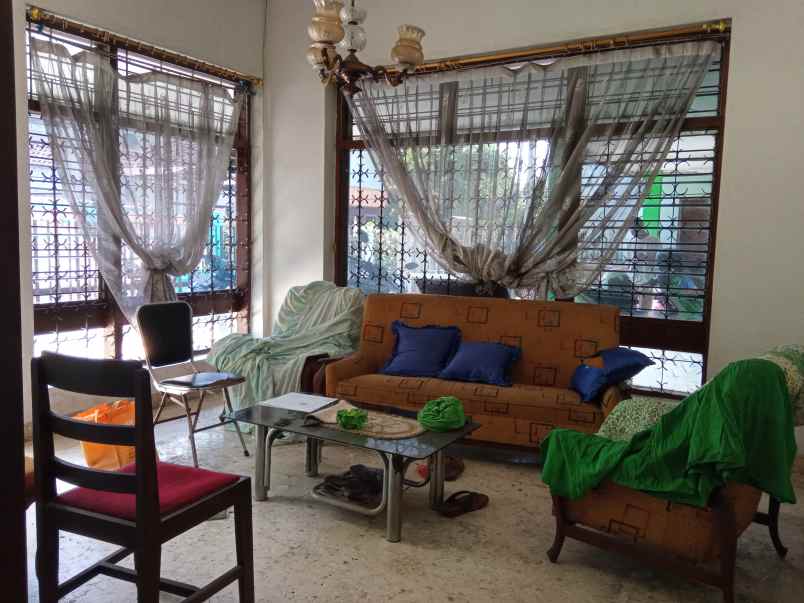 rumah lebar dekat lapangan rampal dijual cepat