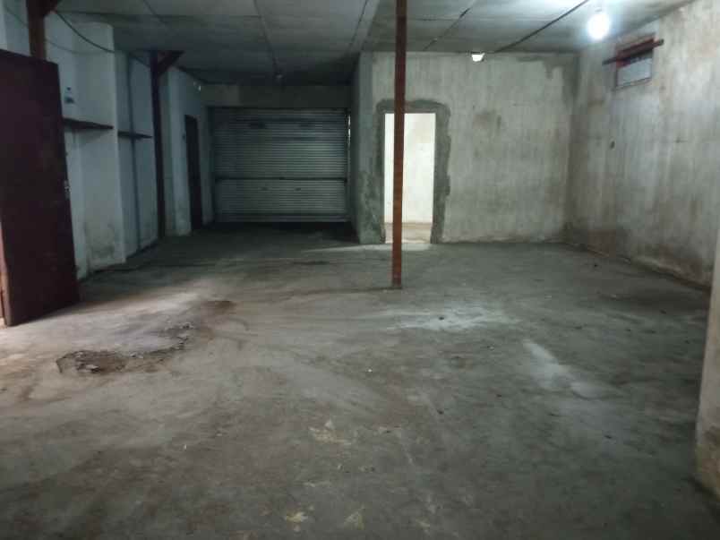 rumah lebar dekat lapangan rampal dijual cepat