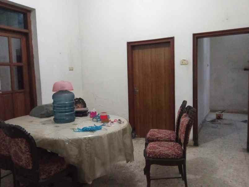 rumah lebar dekat lapangan rampal dijual cepat