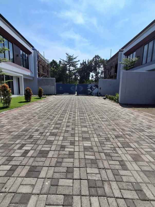 rumah mewah 2 lantai timur jl kaliurang km 7 5