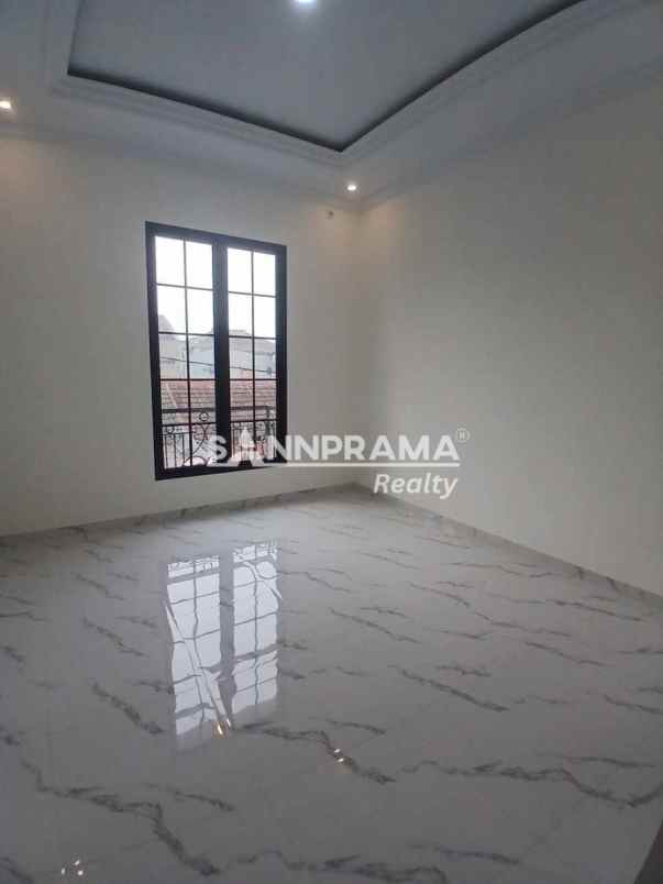 rumah mewah 3 lantai di mampang indah 1 depok