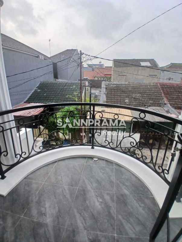 rumah mewah 3 lantai di mampang indah 1 depok