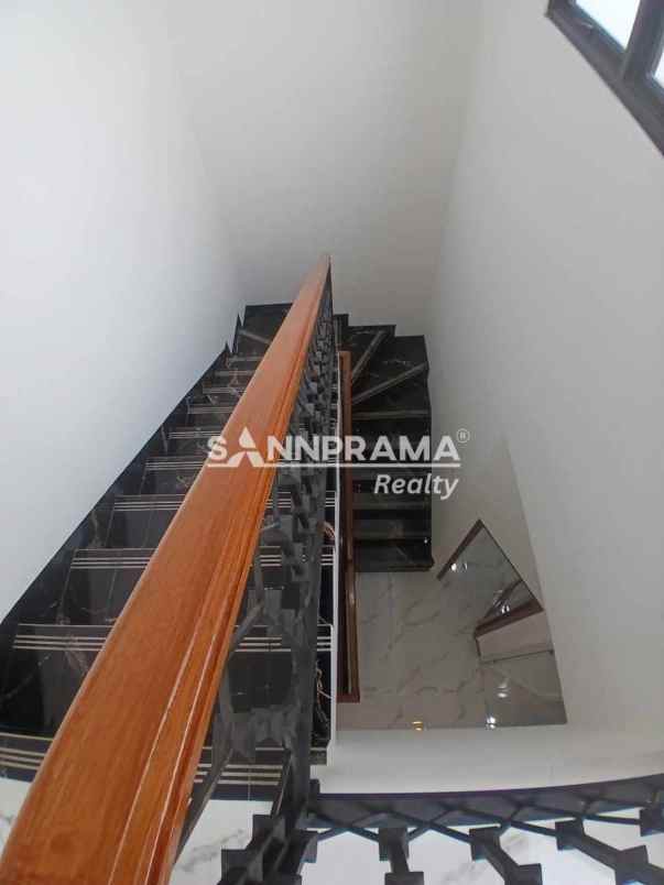 rumah mewah 3 lantai di mampang indah 1 depok