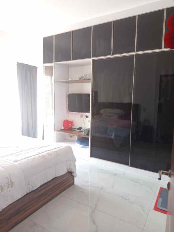 rumah mewah cluster cipondoh