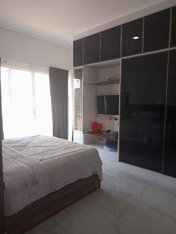 rumah mewah cluster cipondoh