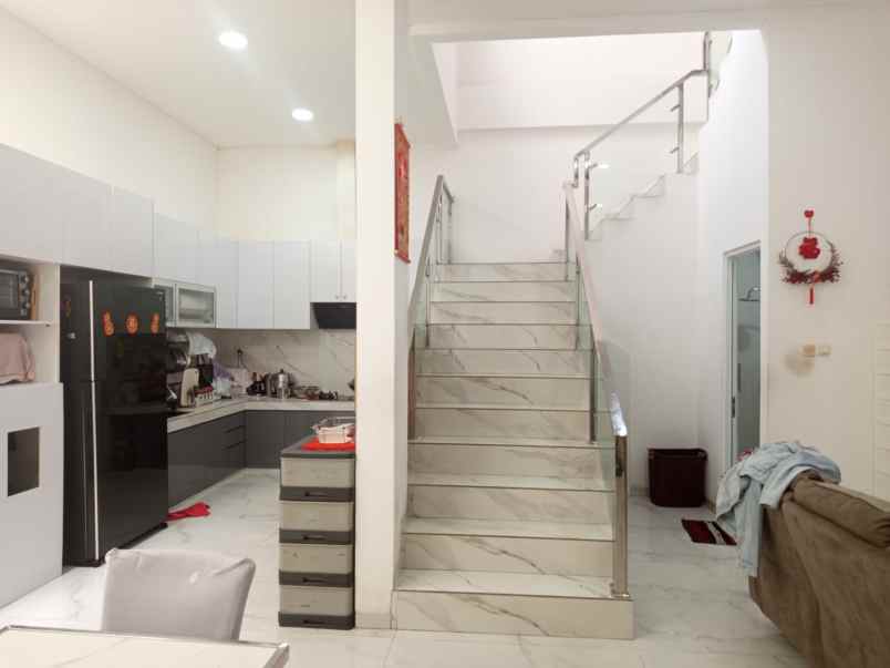 rumah mewah cluster cipondoh