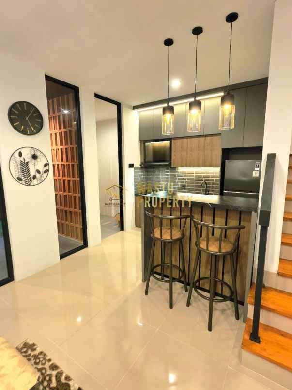 rumah mewah fully furnished dekat stadion maguwoharjo