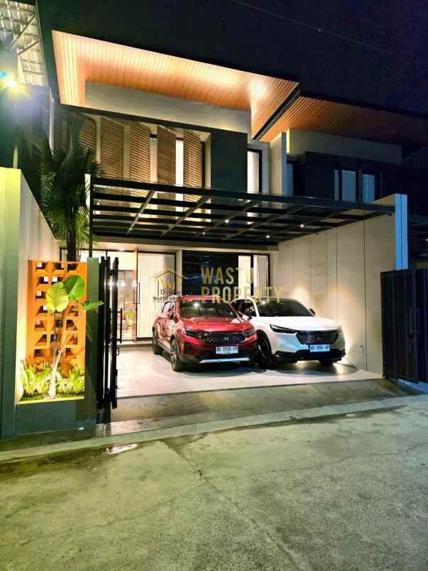 rumah mewah fully furnished dekat stadion maguwoharjo