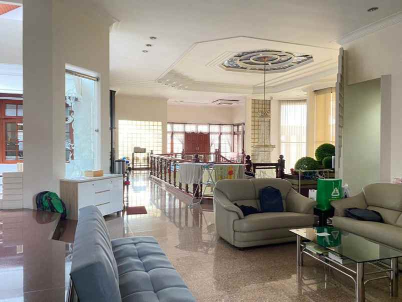 rumah mewah jl cempaka strategis siap huni tengah kota