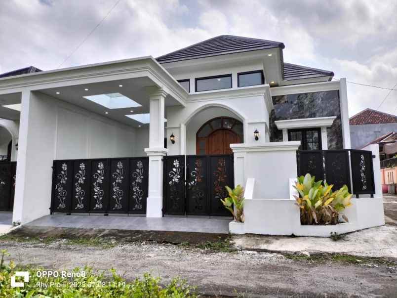 rumah mewah klasik dekat kampus uii yogyakarta
