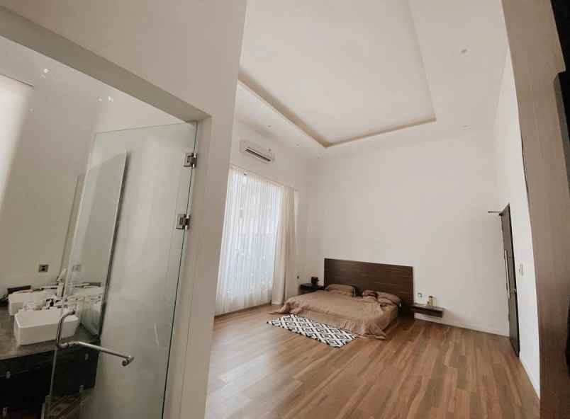 rumah murah bonus kolam renang di bekasi timur regency