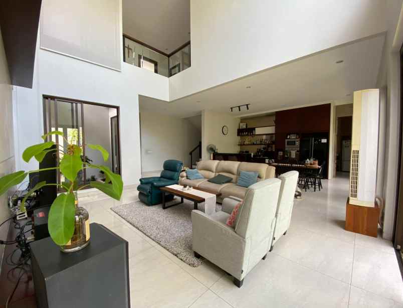 rumah murah pakuwon city villa royal furnish