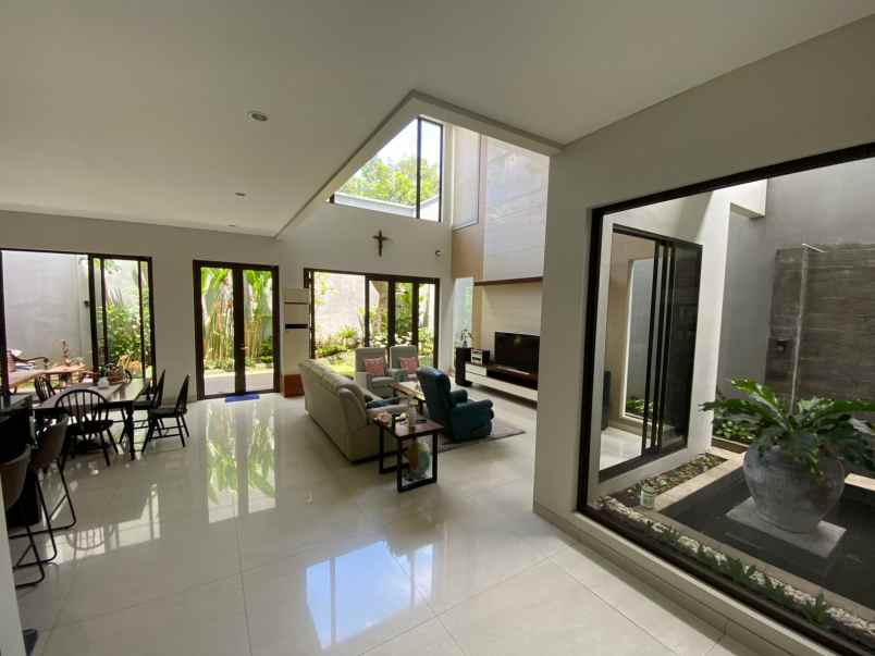 rumah murah pakuwon city villa royal furnish