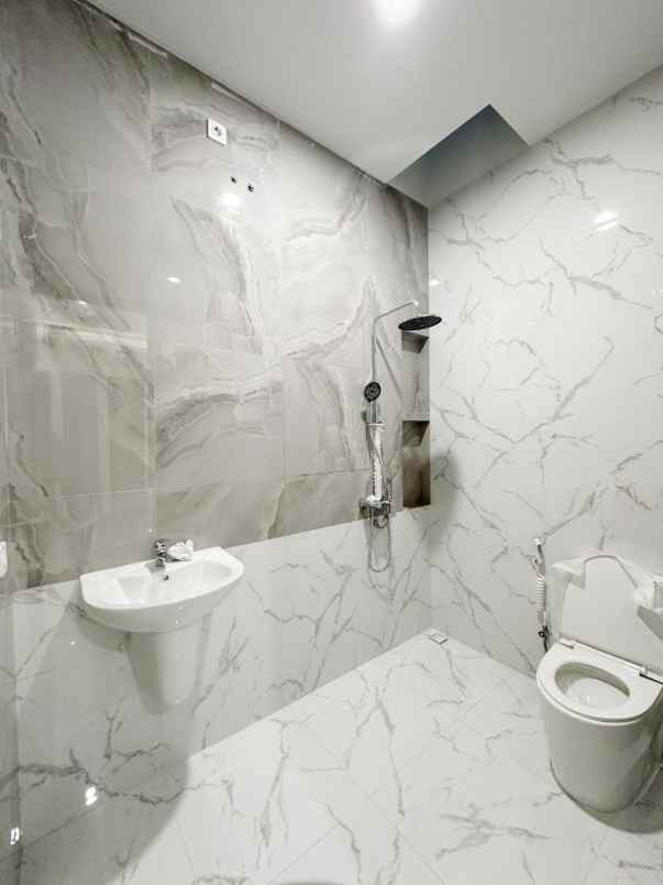 rumah nirwana eksekutif surabaya timur new minimalis