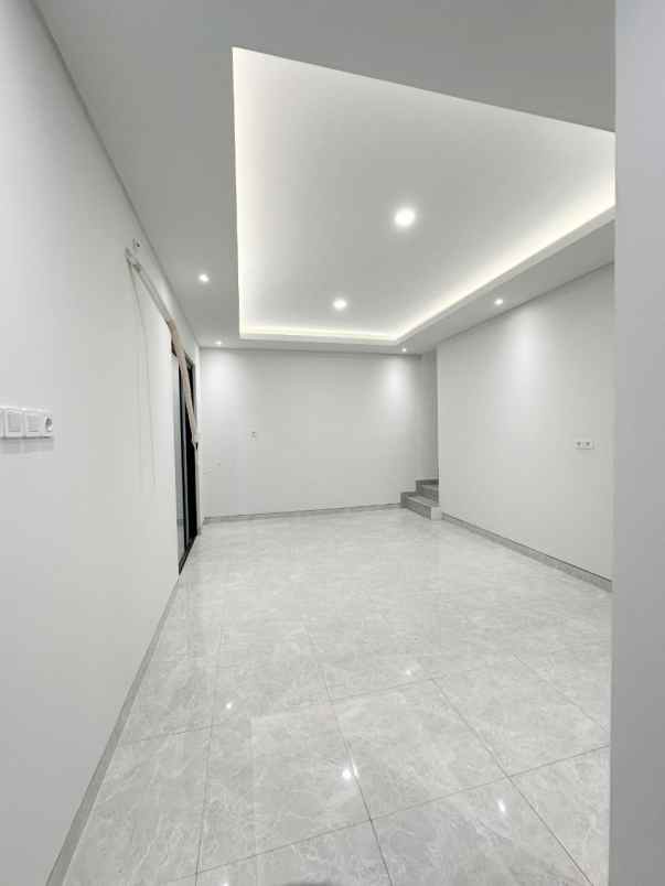 rumah nirwana eksekutif surabaya timur new minimalis