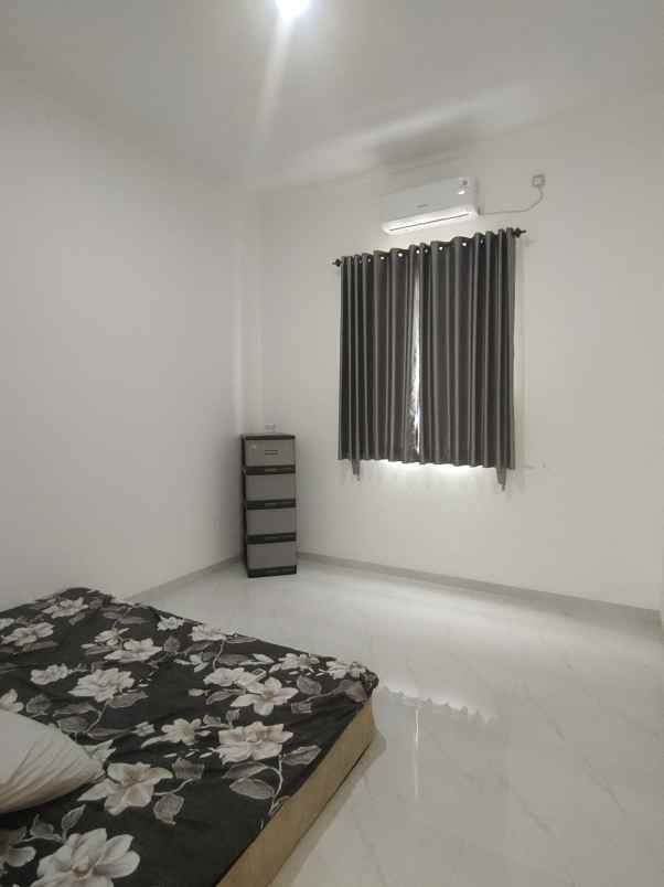 rumah second dalam komplek di pondok bambu jaktim